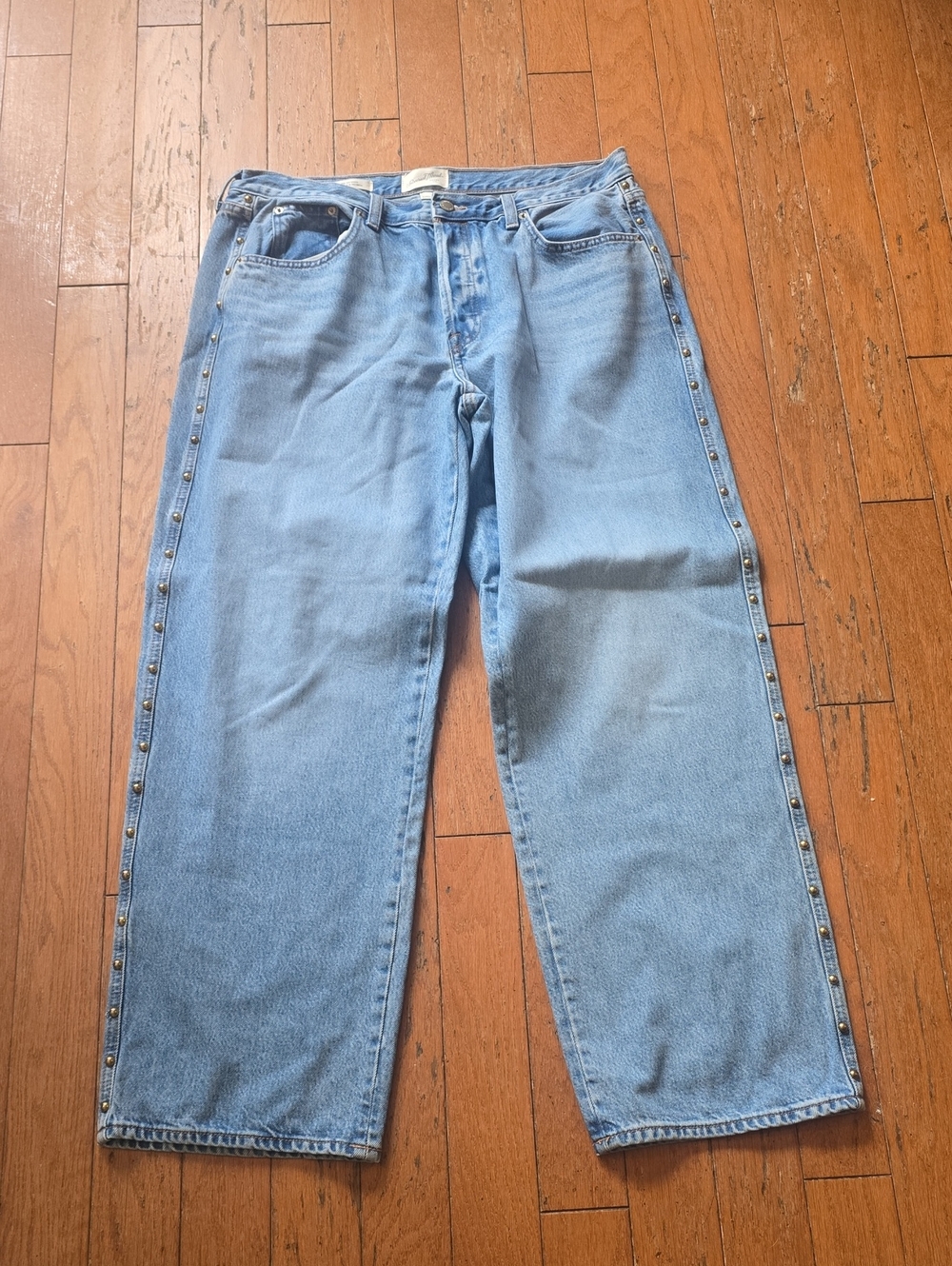 Universal Thread Light Blue Relaxed Straight-Leg Jeans with Side Studs